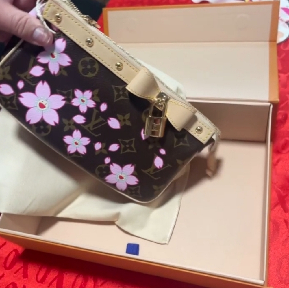 Louis Vuitton X TM MURAKAMI 2025 New Cherry Blossom Pochette Accessoires… - Picture 11 of 13